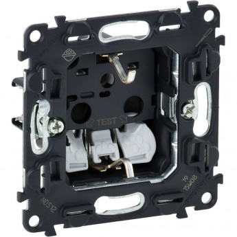 Силовая розетка LEGRAND Valena IN'MATIC 2К+З 16А 250В с защитными шторками безвинтовые зажимы