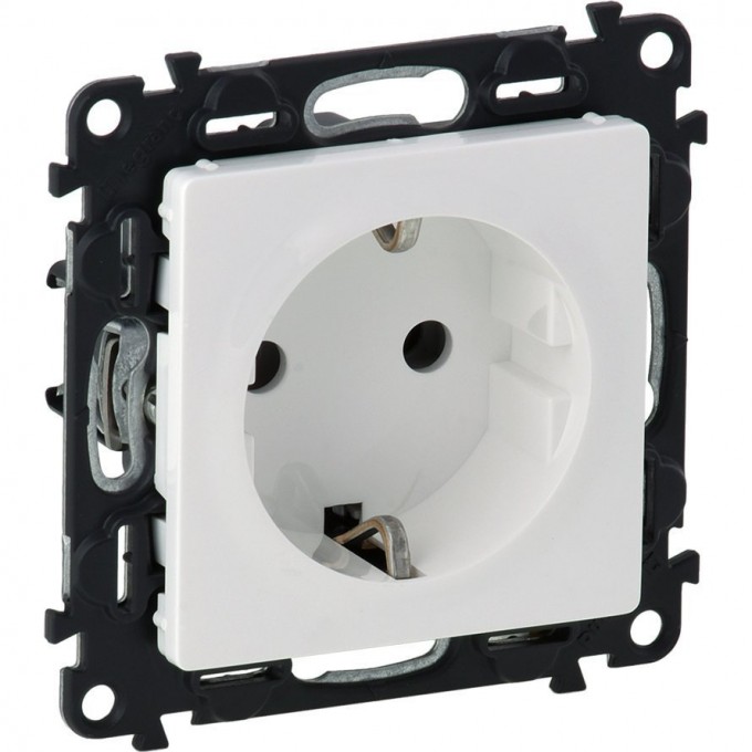 Силовая розетка Valena LIFE 2К+З 16А 250В с лицевой панелью безвинтовые зажимы белый 753421